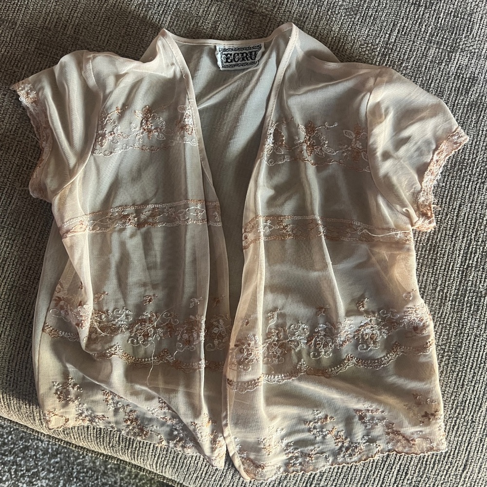Cute vintage cream cardigan, simple yet cute. #vintage